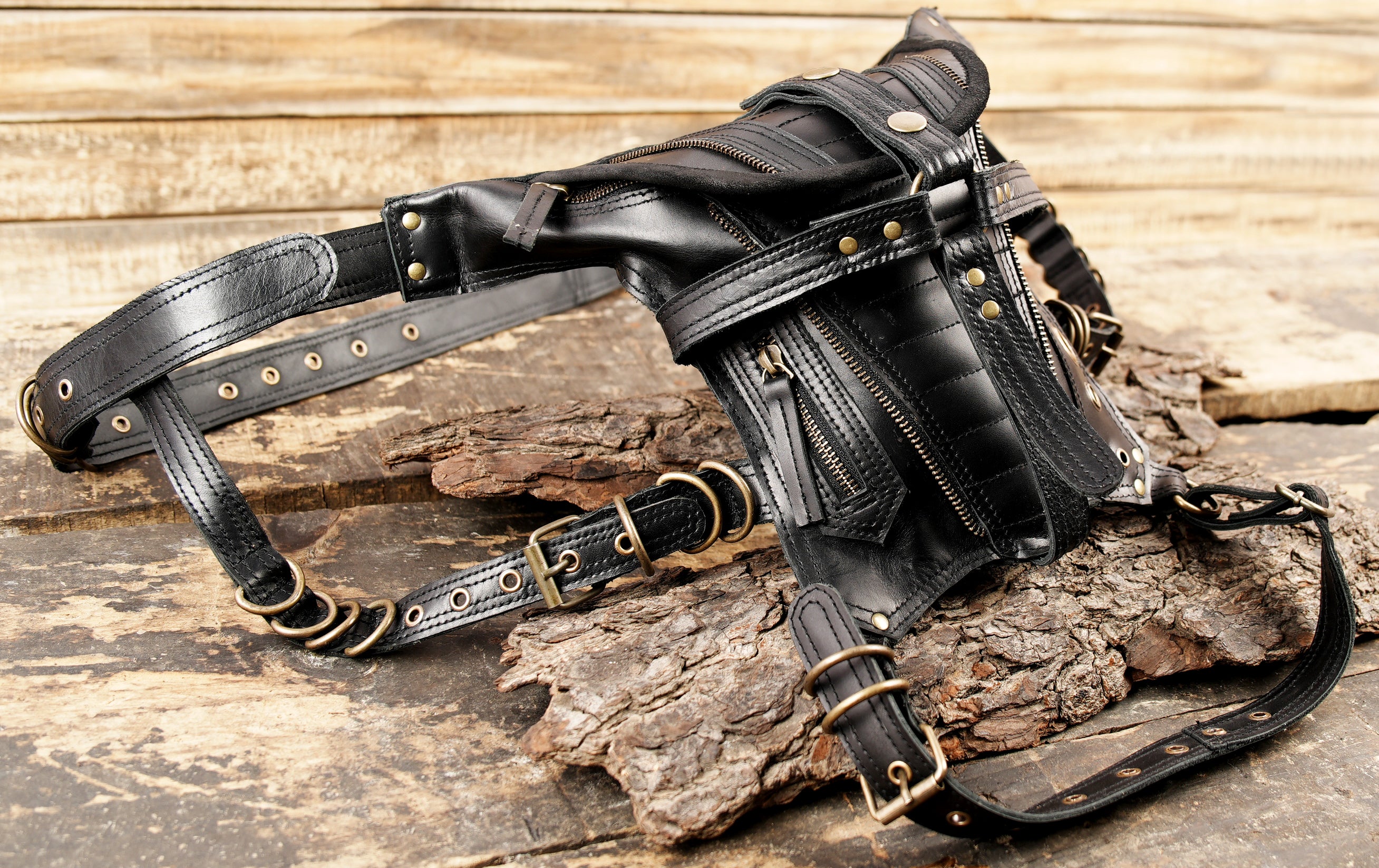 Leather thigh holster belt for men and women