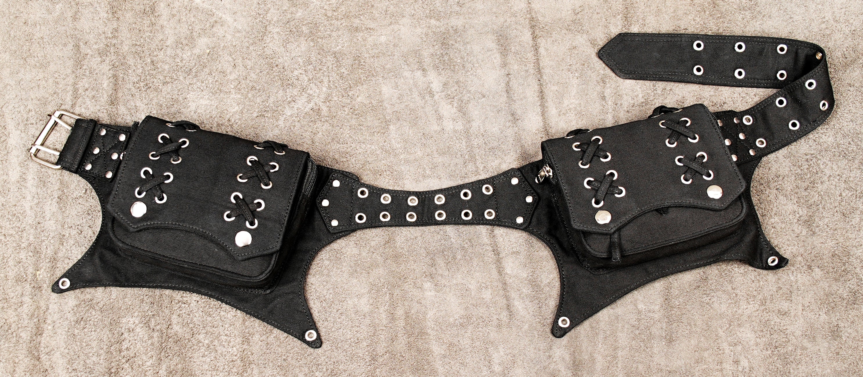 Steampunk adventurer utility belt with multiple canvas pockets and rivet details.