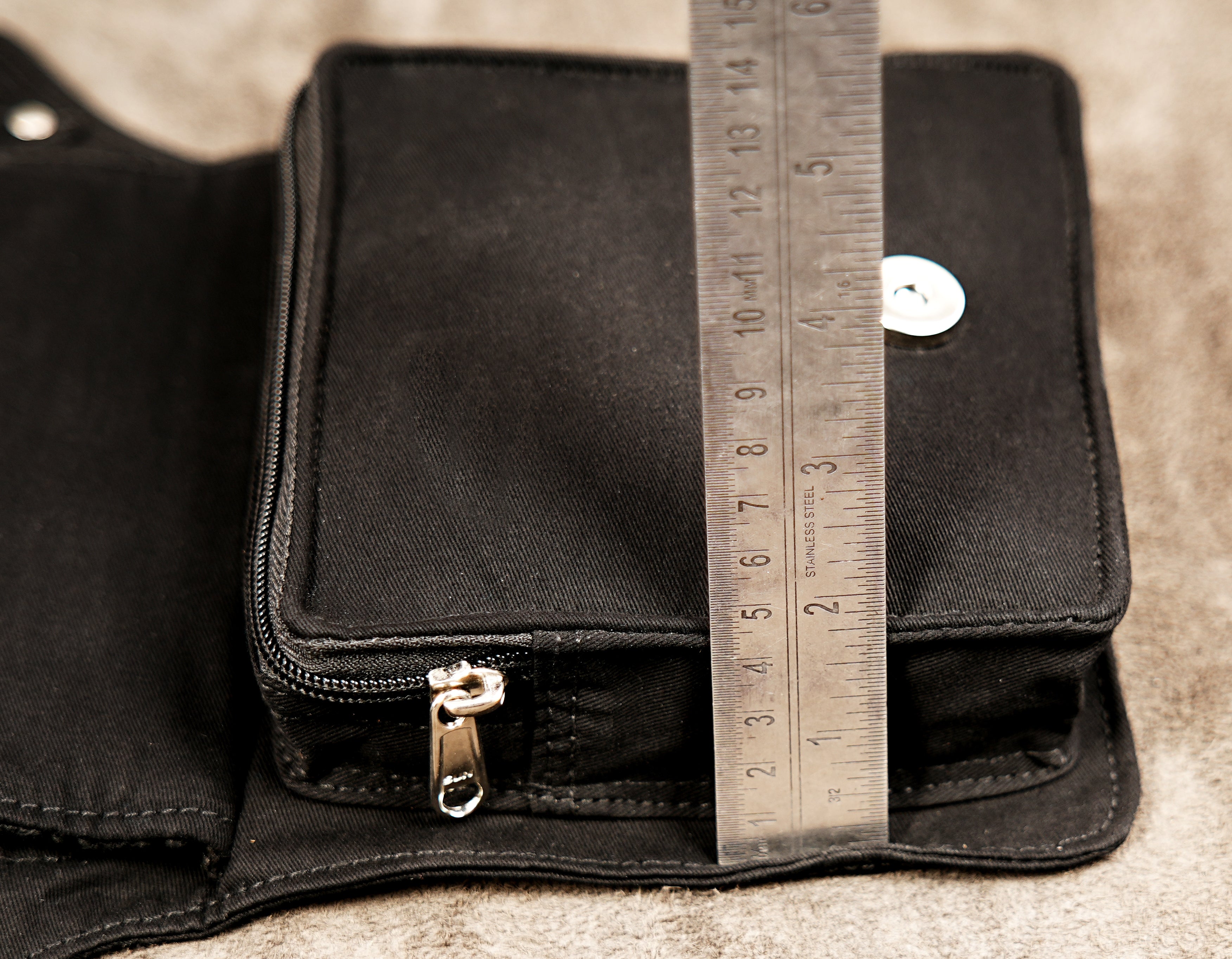 USA: Hands-free canvas utility waist pack with secure pockets for active use or travel in the USA.