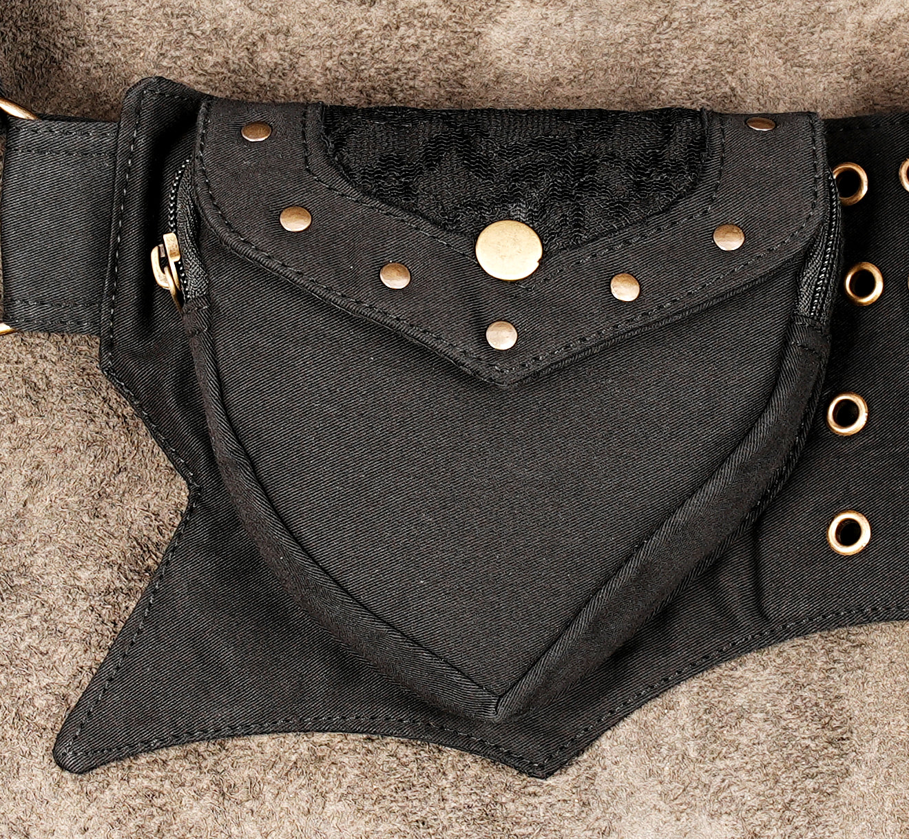 Adjustable waist belt with two zippered pockets, steampunk style