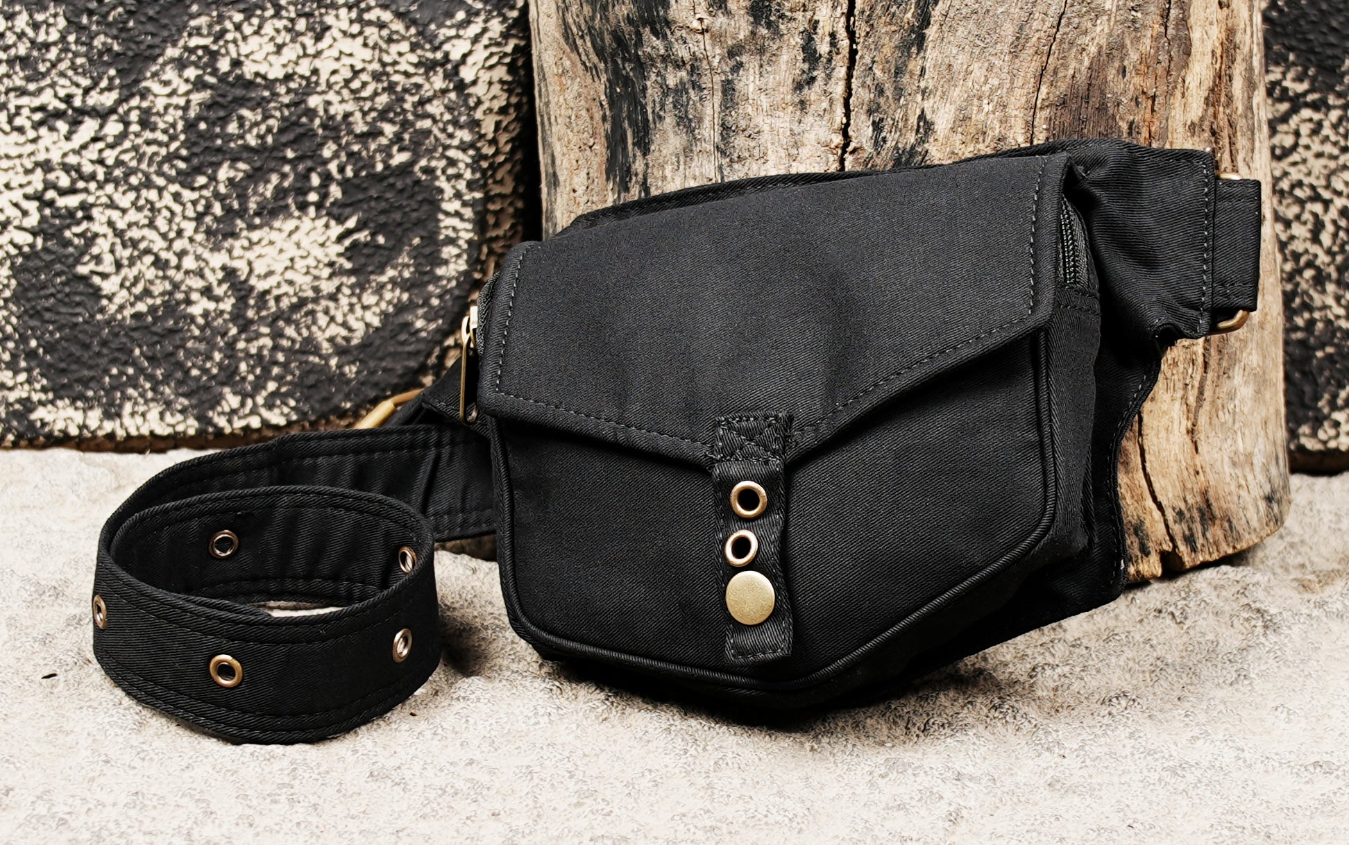 Unisex black waist pouch with front pocket