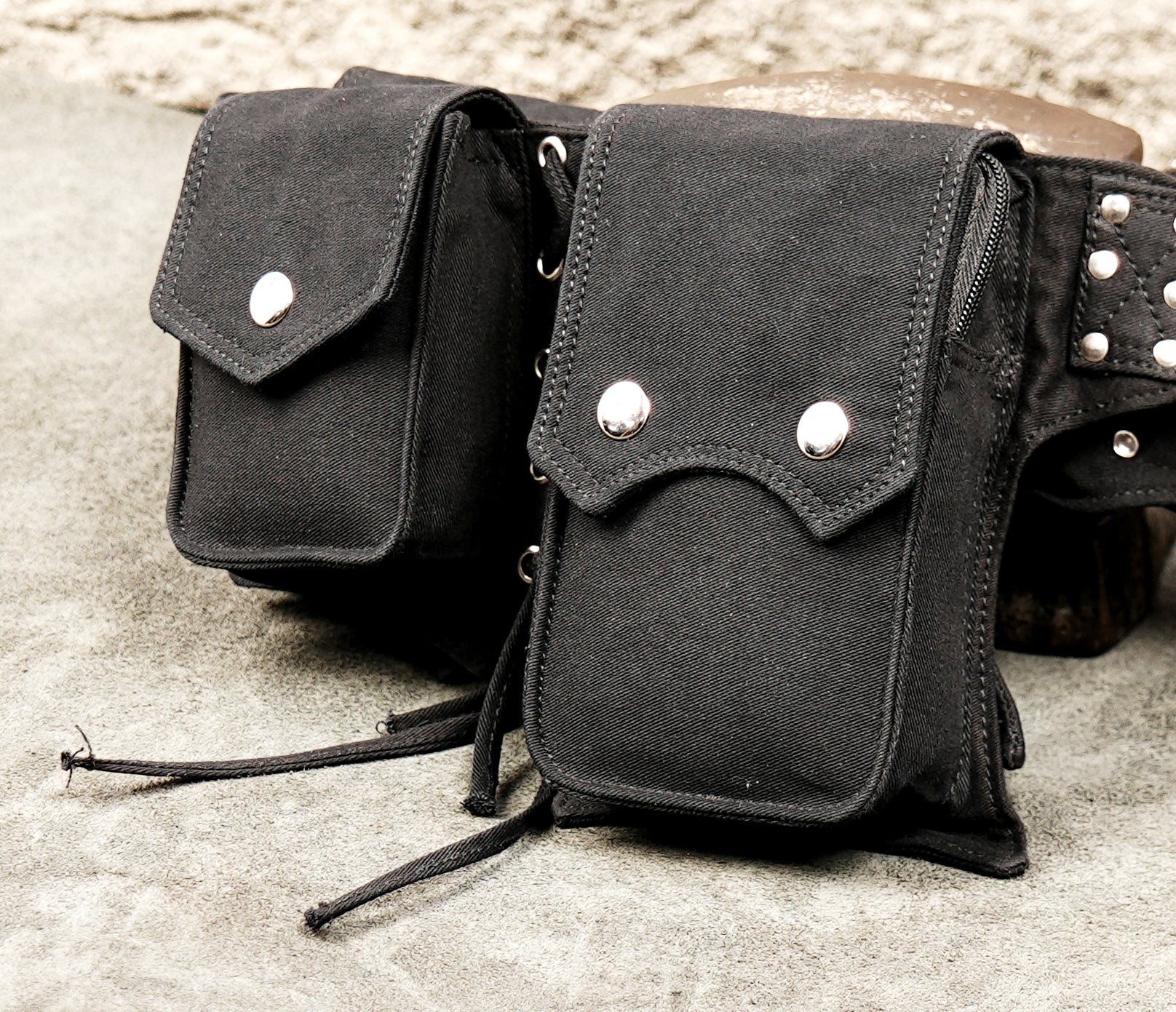 Versatile hands-free organizer belt with multiple secure cargo pockets.