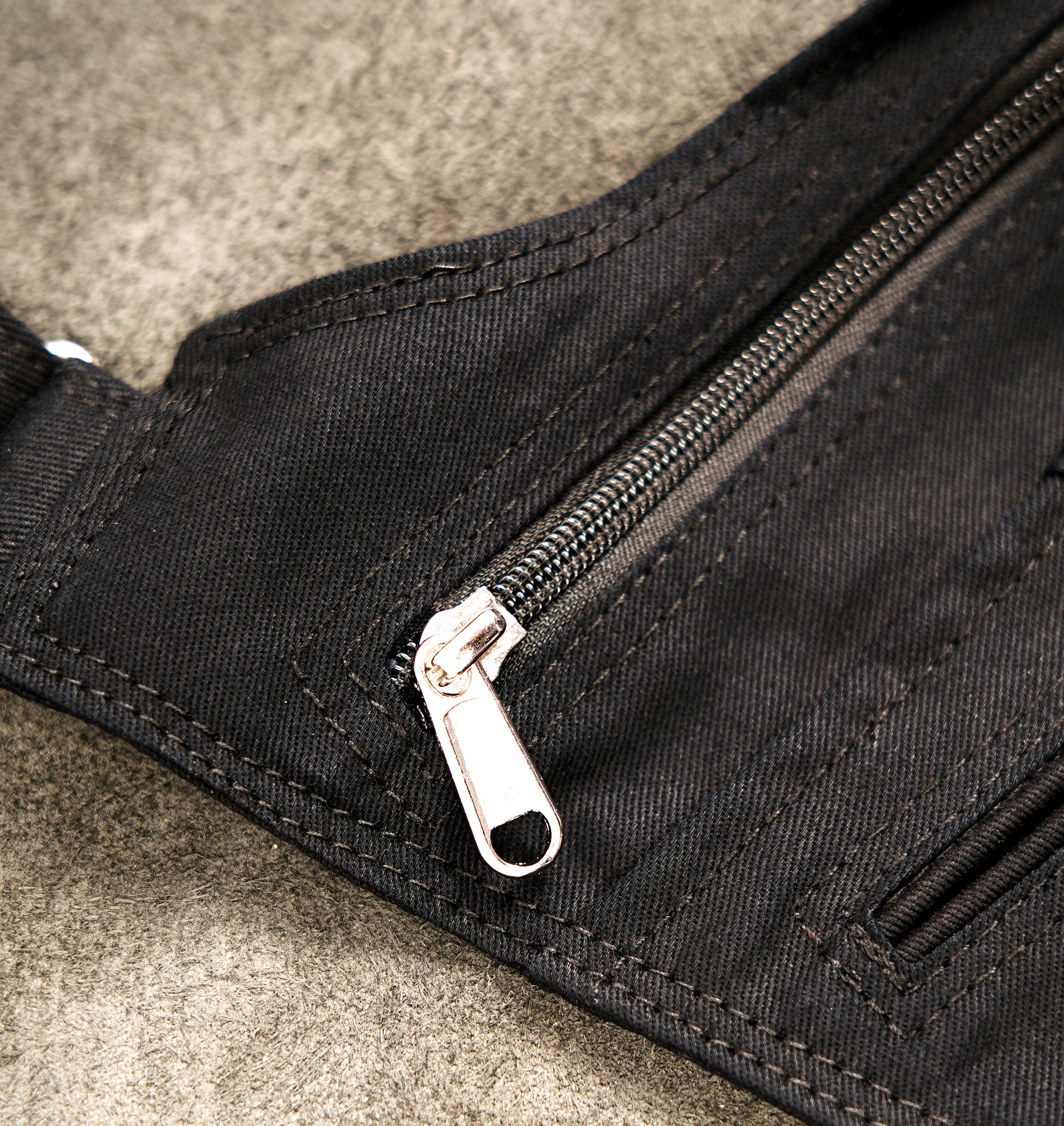 Alternative fashion multi-pocket chest rig for street style and outdoor wear