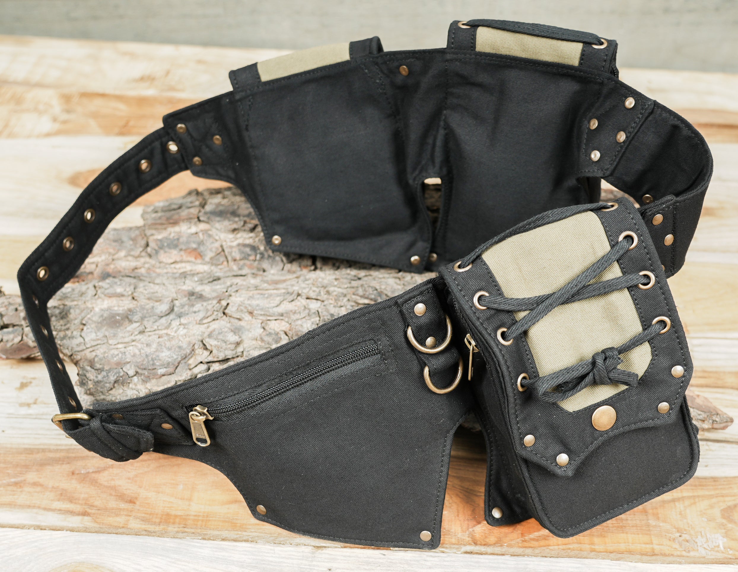 Cosplay adventurer belt bag in sturdy canvas with olive green pocket flaps