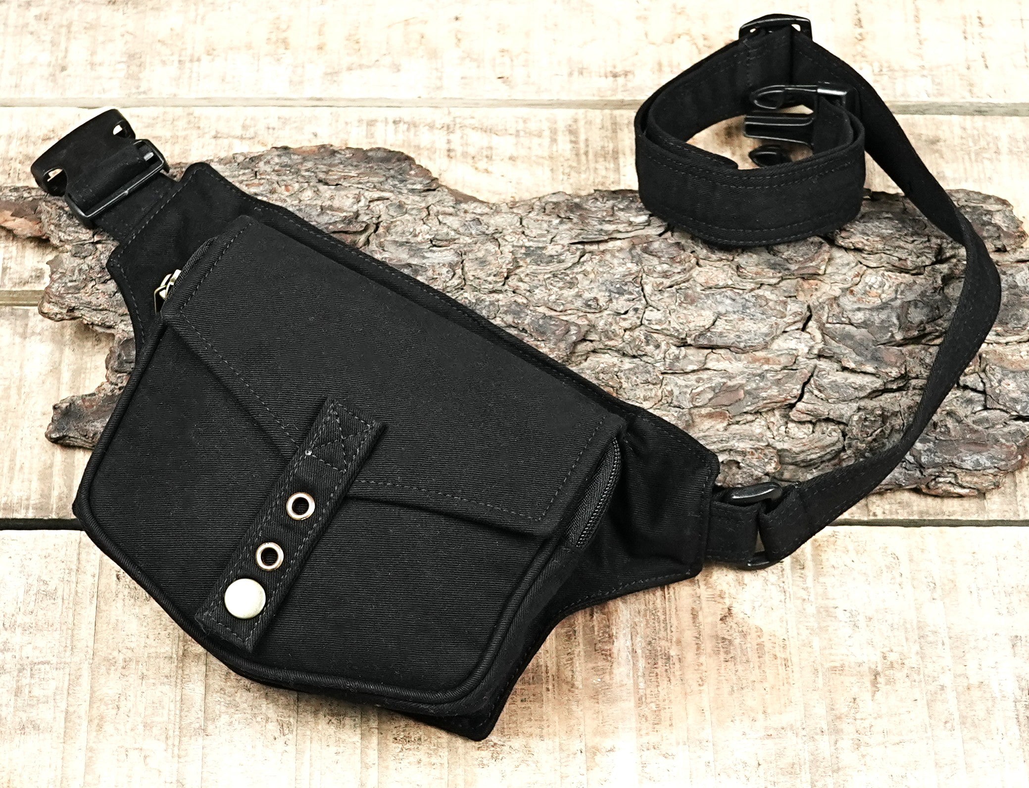 EUROPE: Vegan-Friendly Canvas Belt Pouch, Compact Design for Keeping Smartphone Safe and Accessible.