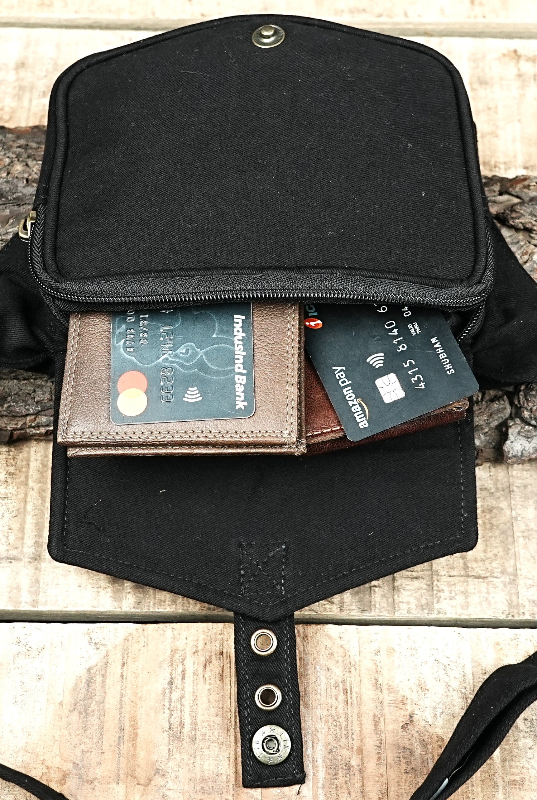 AUSTRALIA: Durable Black Canvas Hip Pouch, Hand-Free Design Perfect for Outdoor Activities like Hiking.