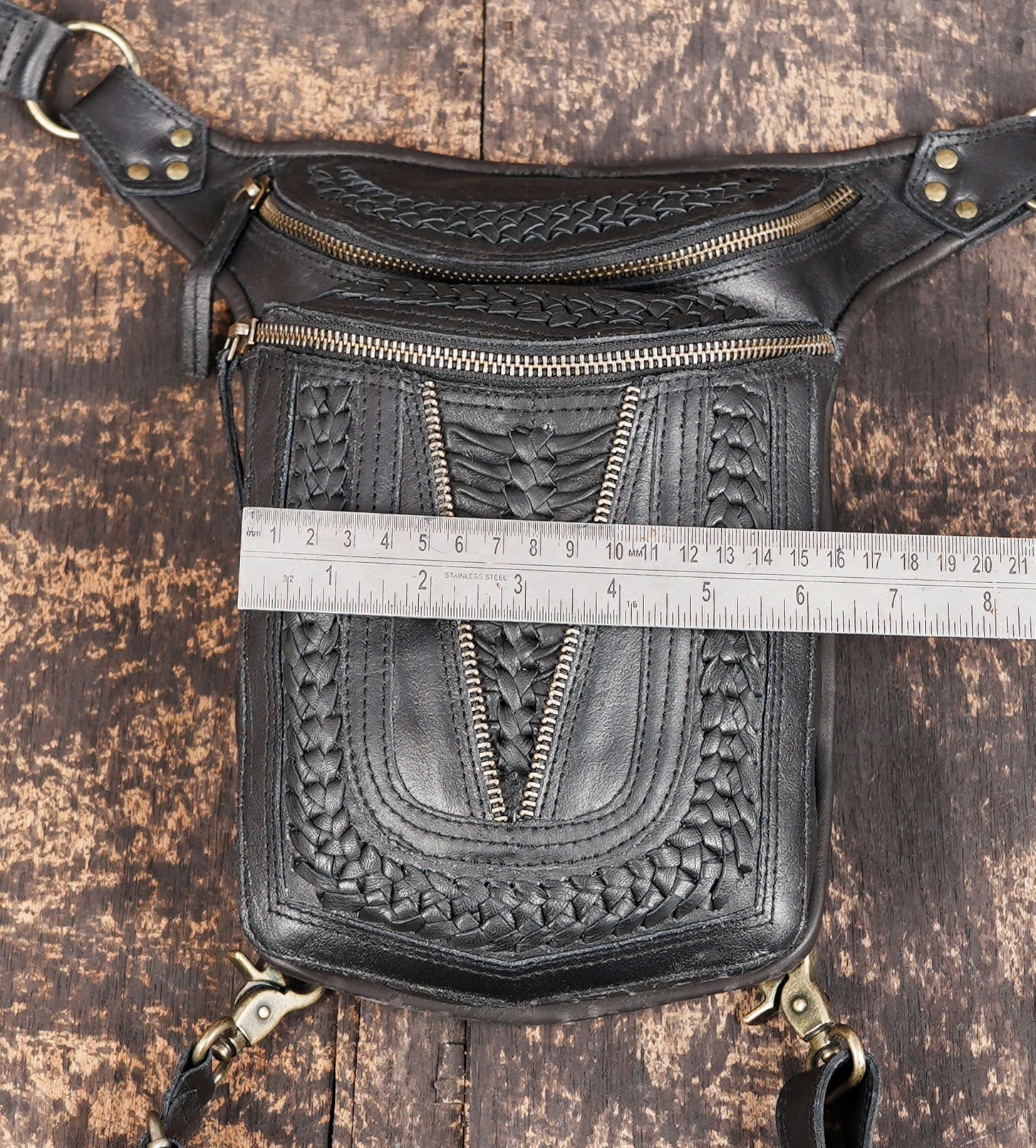 Premium handmade leather waist thigh holster design