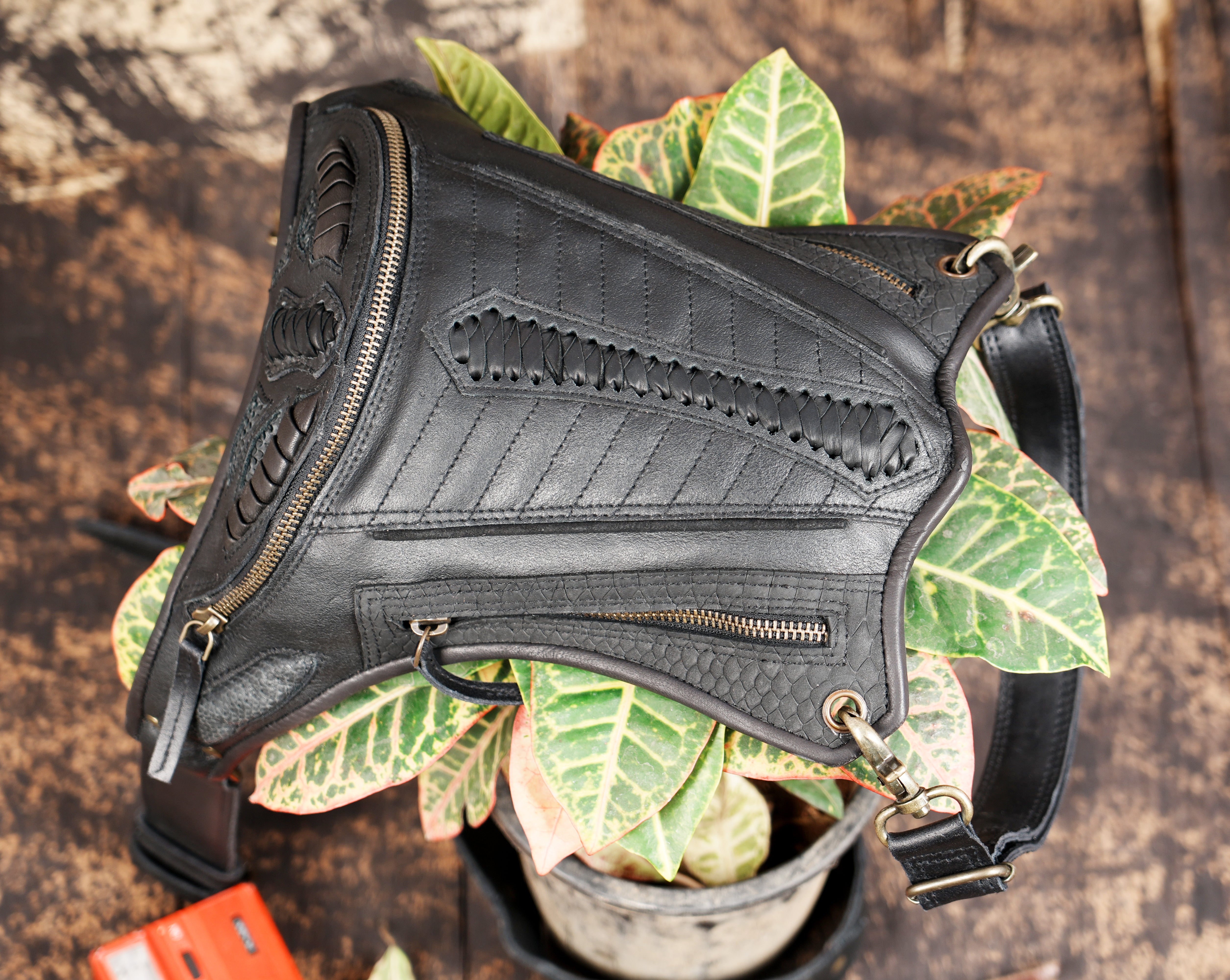 Long form leather thigh bag with front zipper