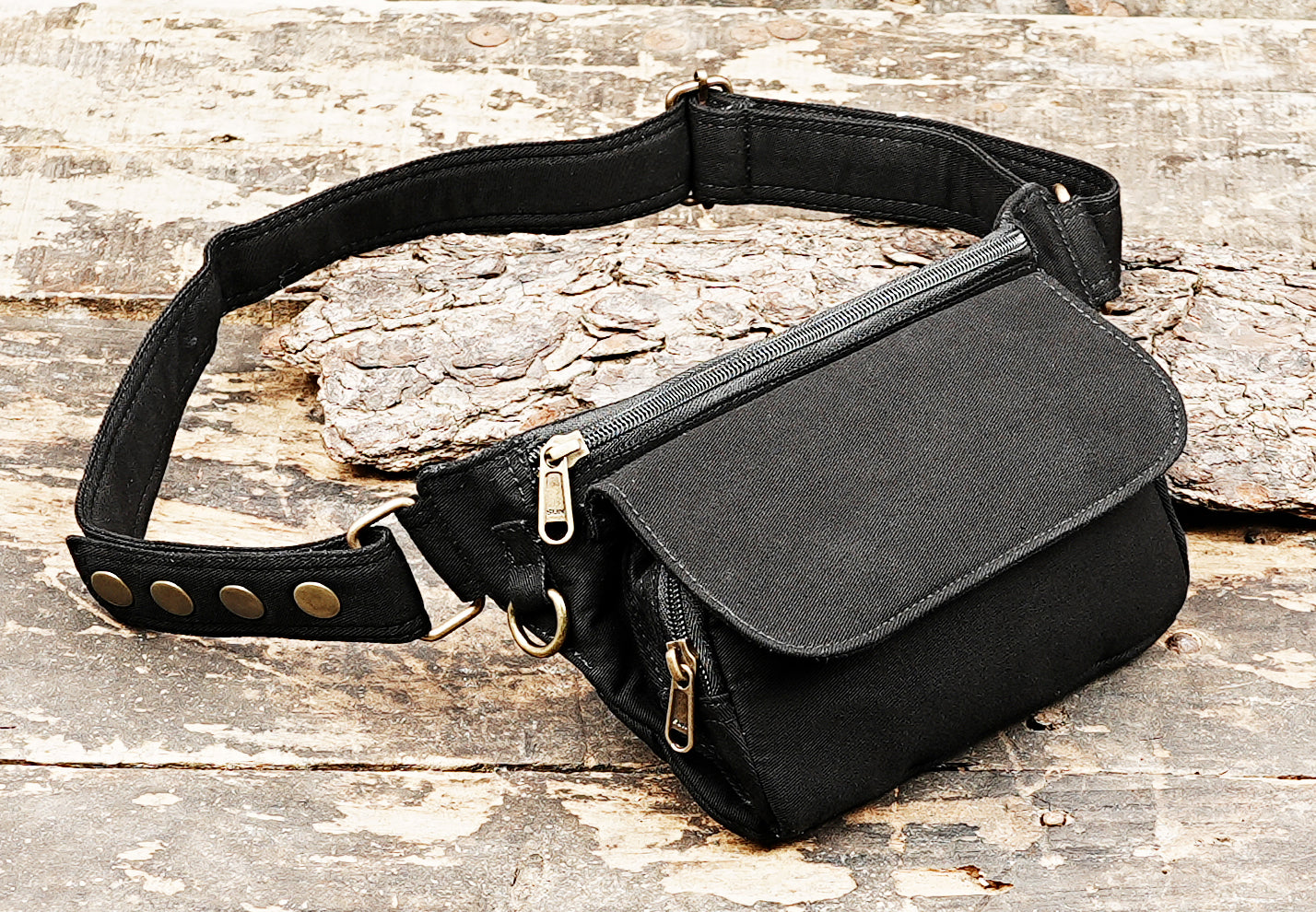 Hands-free black bum bag with adjustable strap for festivals