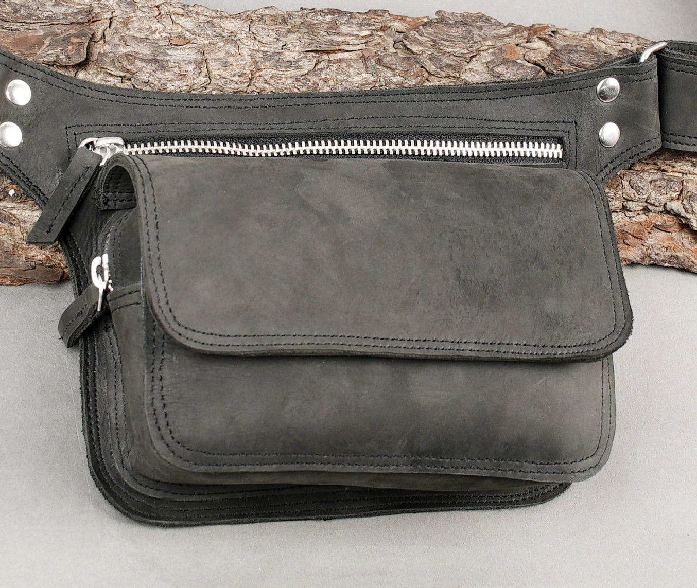 Black leather waist pouch belt for everyday carry