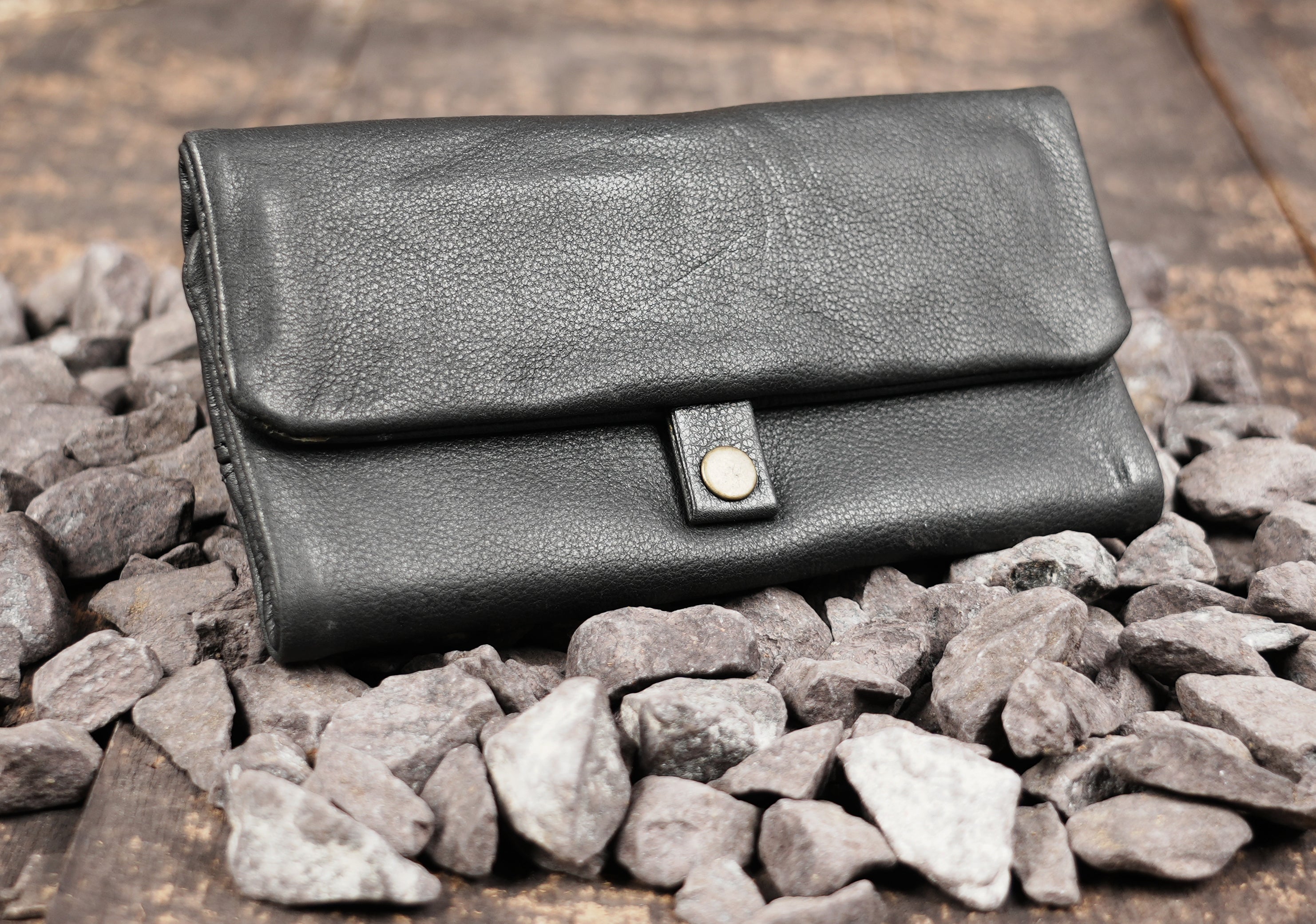 minimalist leather tobacco pouch