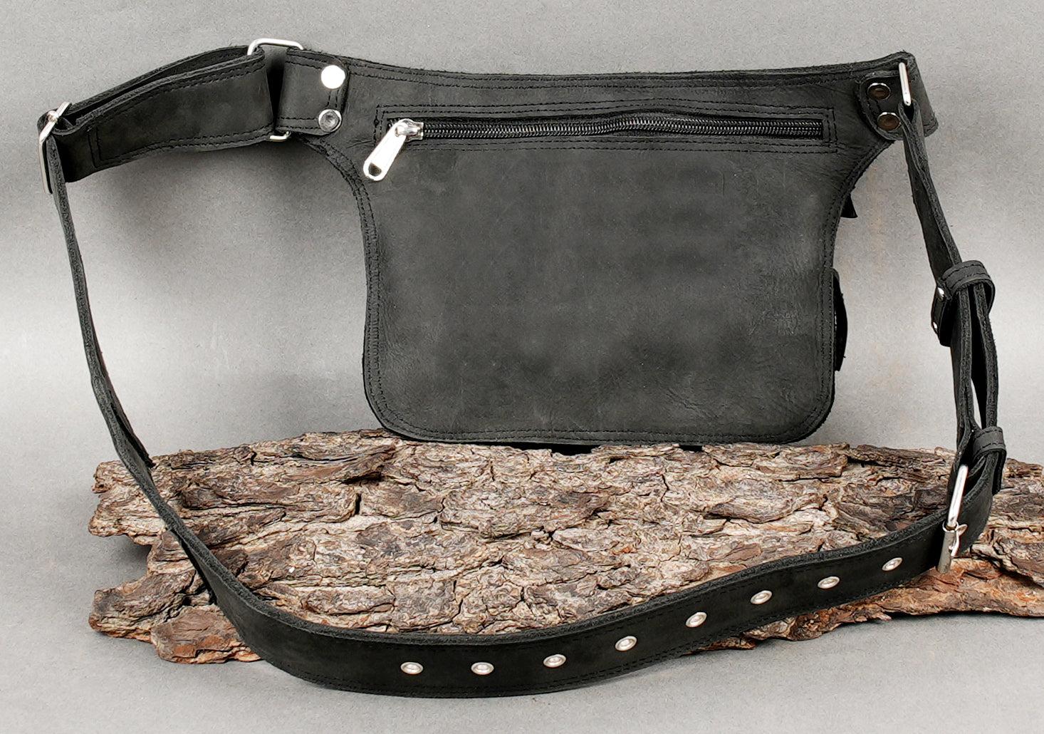 Adjustable leather waist belt bag for outdoor use