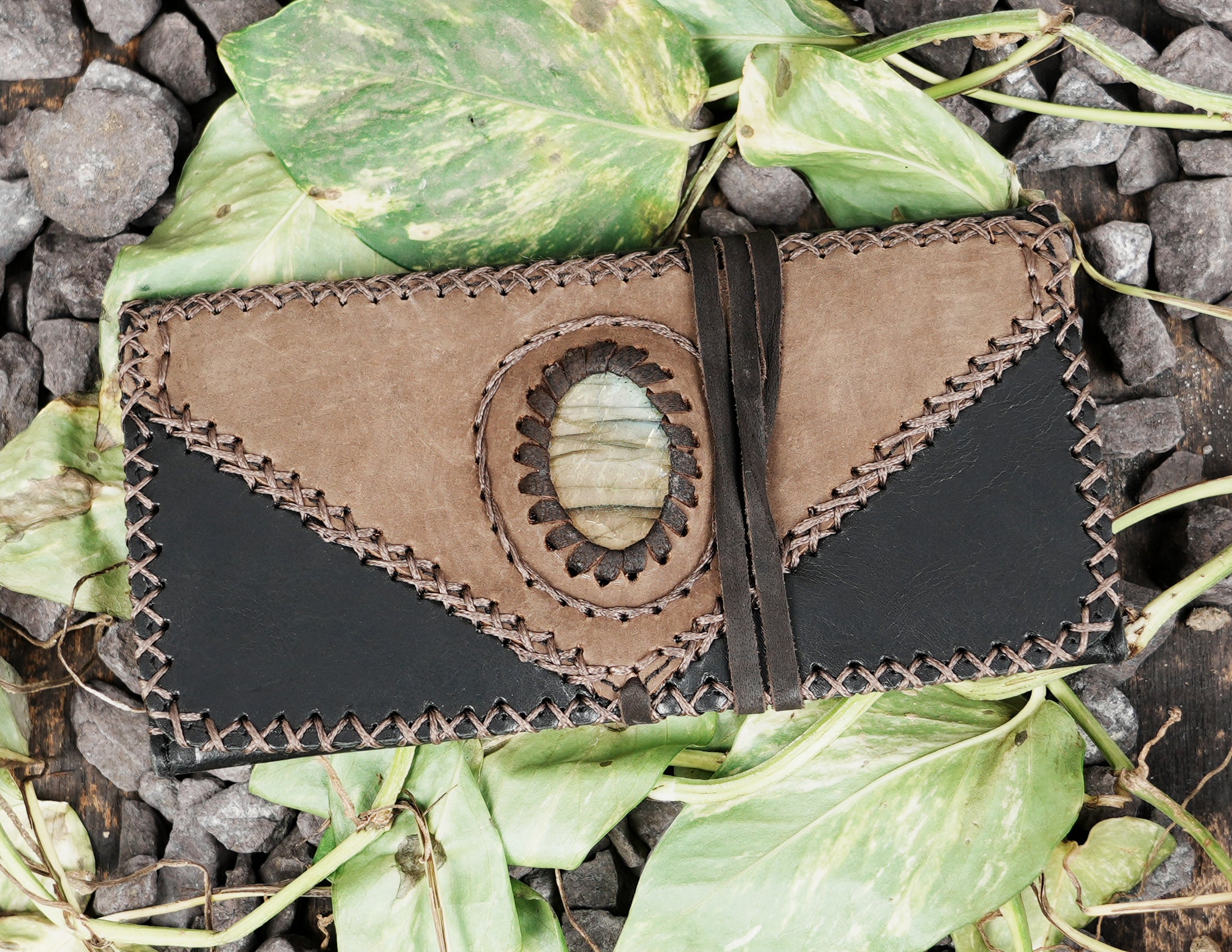 compact leather tobacco pouch