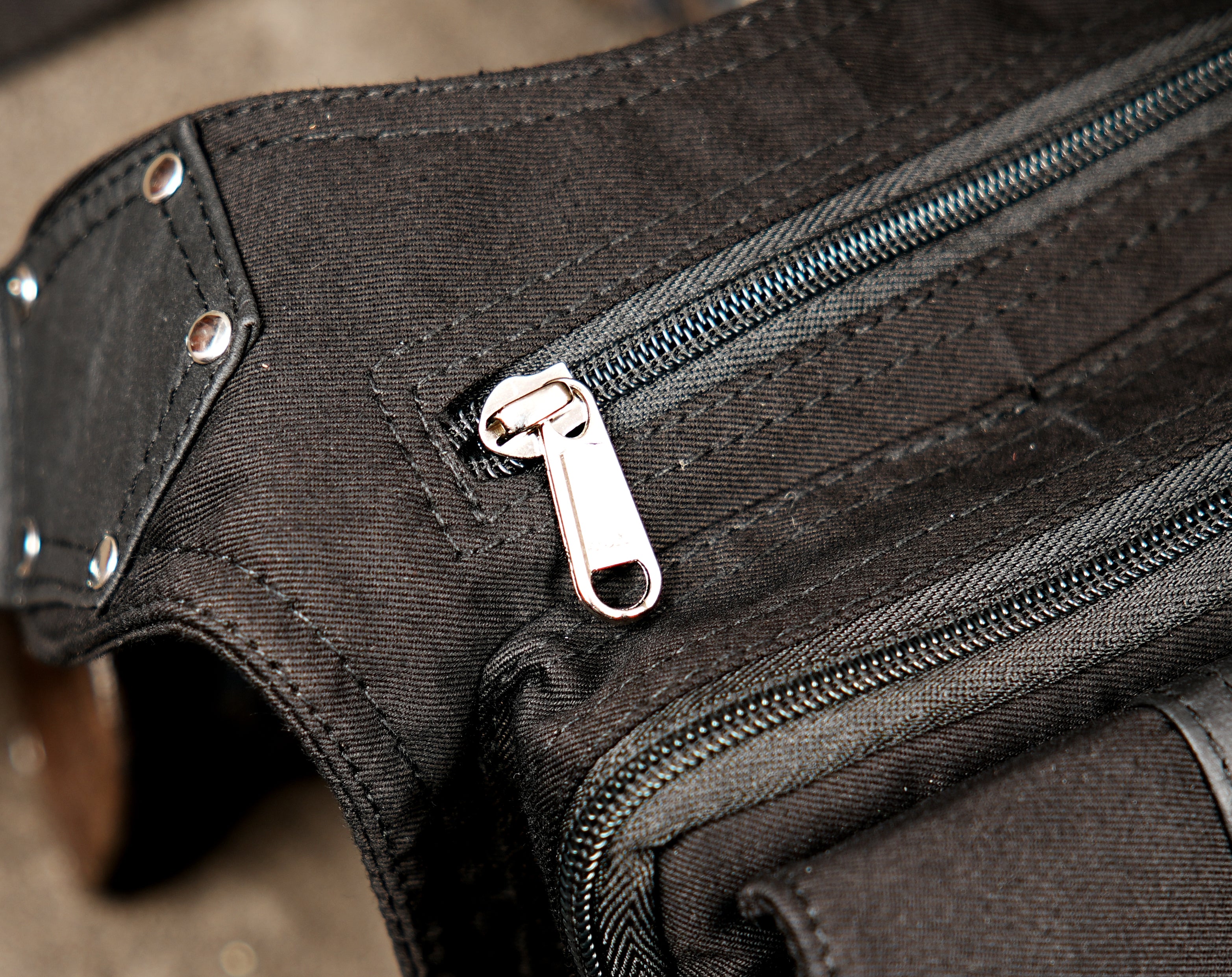 Cotton motorcycle thigh bag with adjustable leg strap and clips