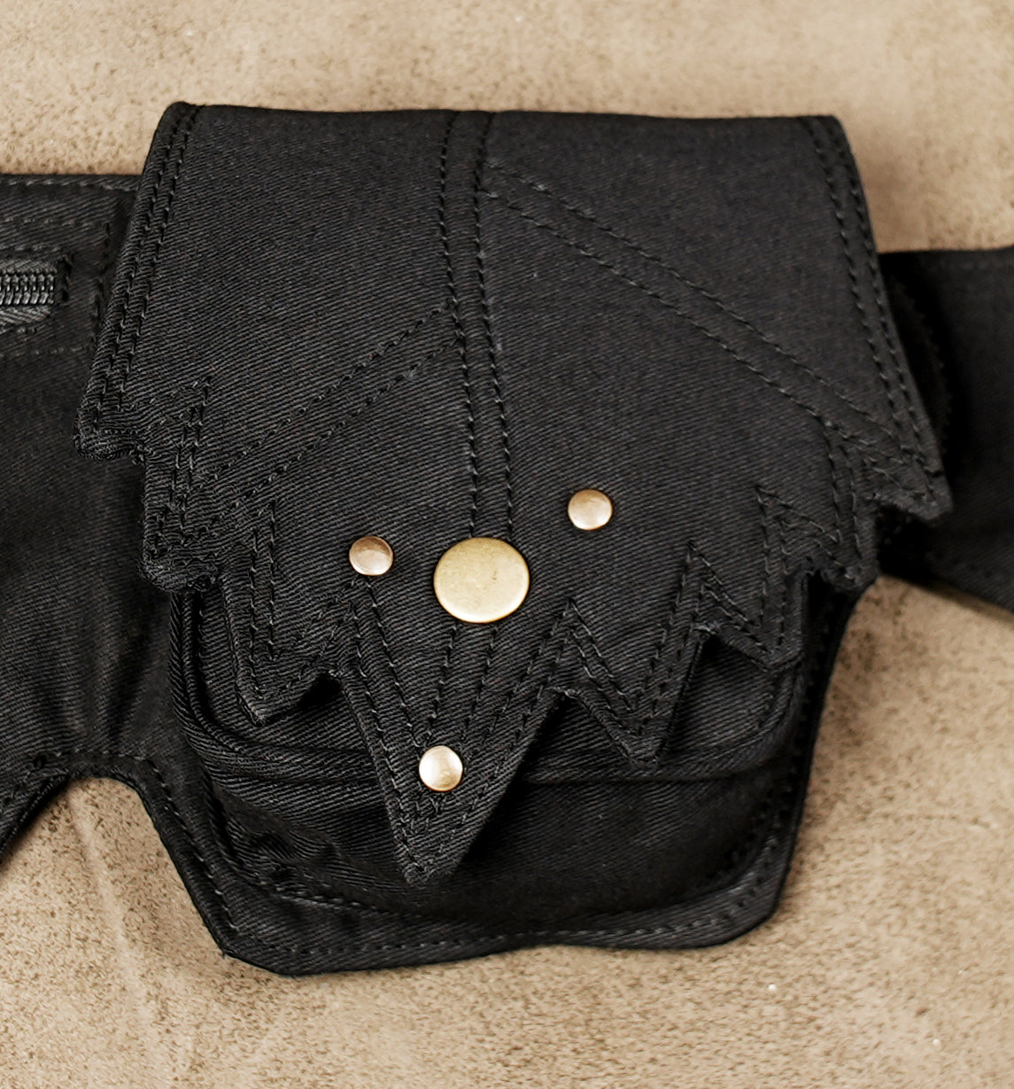 Multi-pocket black waist belt made of cotton with brass buckle and eyelet strap