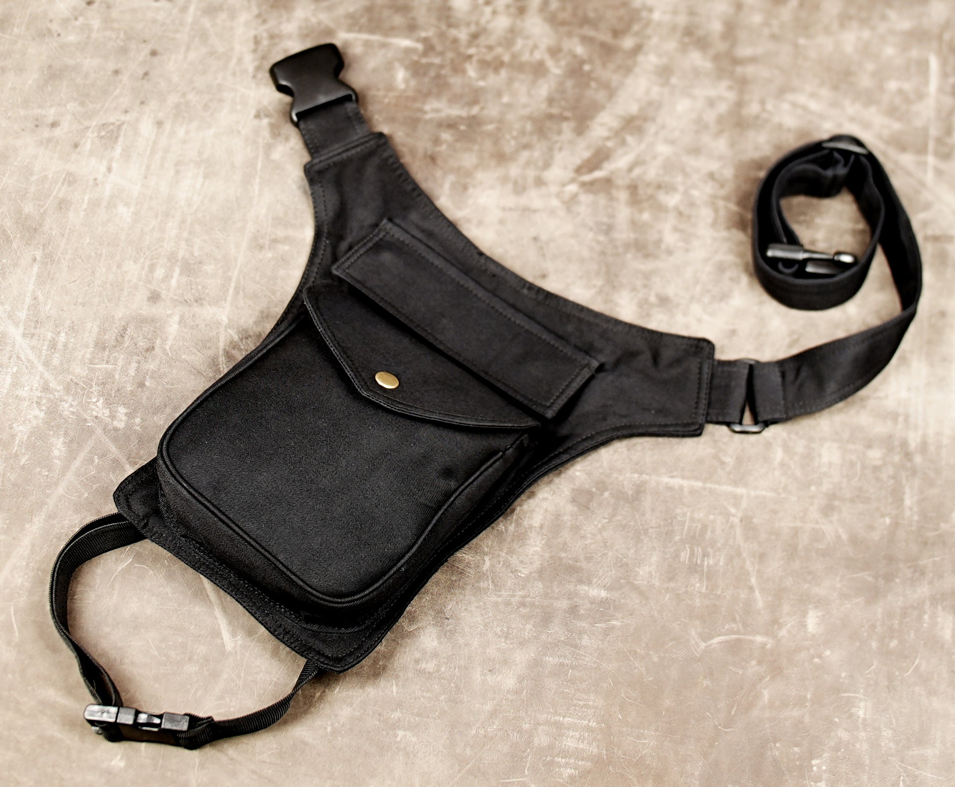 Black motorcycle leg bag with waist belt and thigh strap.