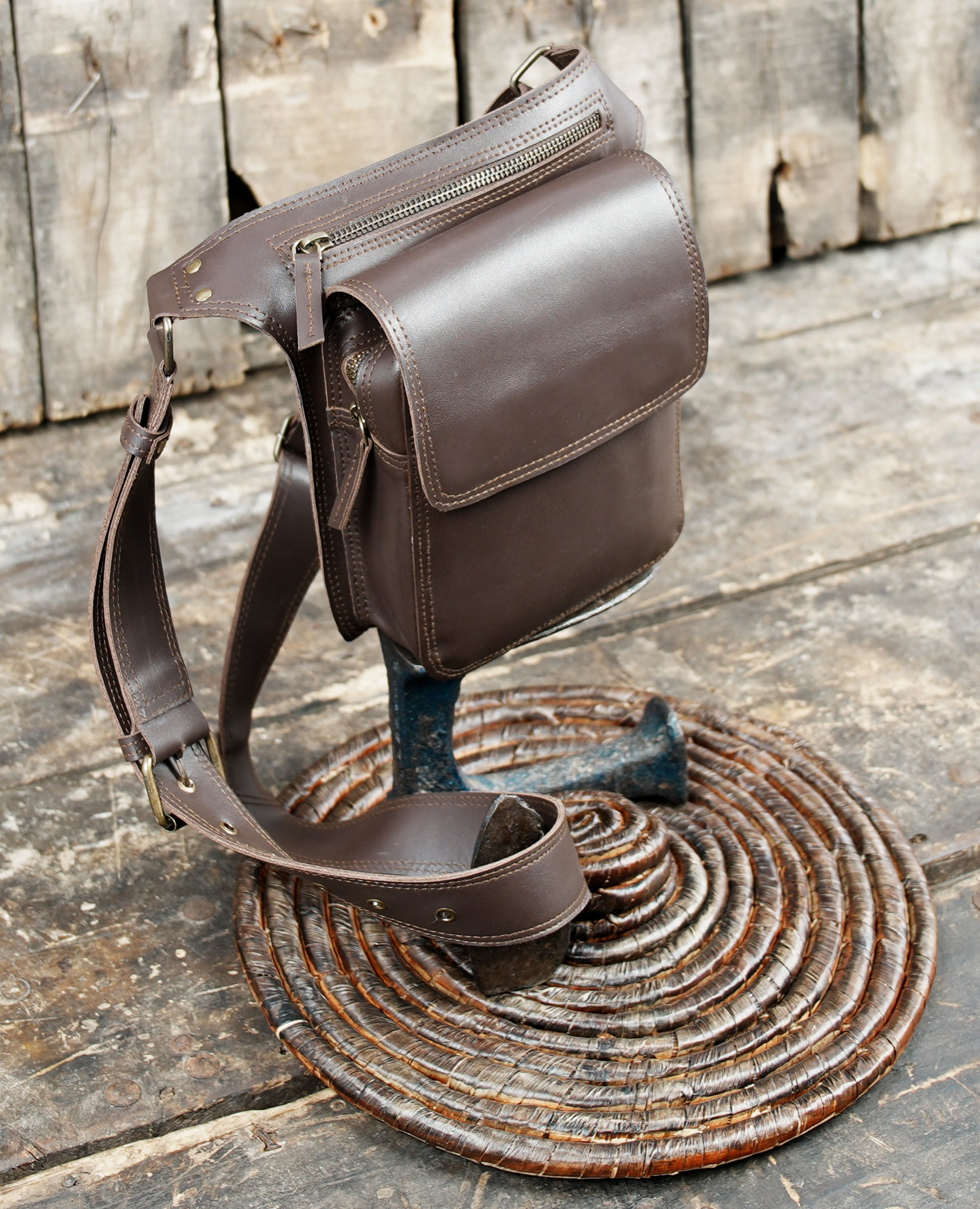 Handmade leather utility pouch belt for men and women