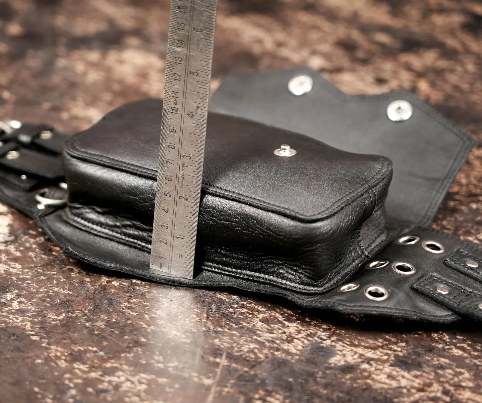 Leather waist pouch harness for men and women fashion wear