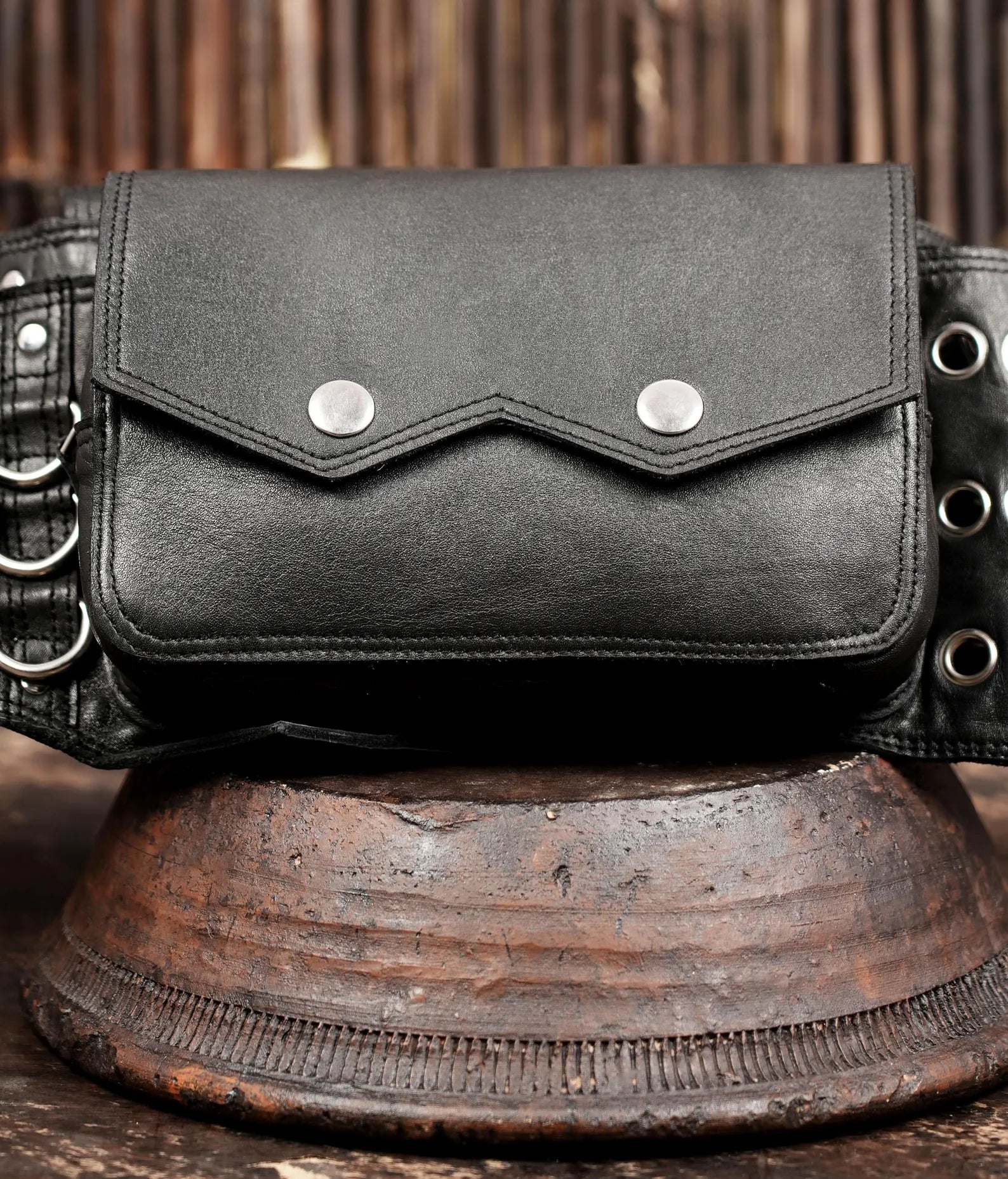 Leather waist harness belt with detachable pocket compartments