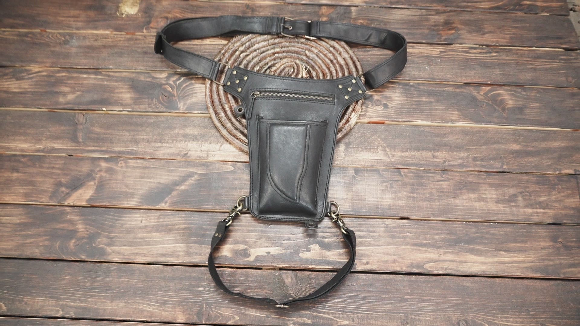 Genuine leather thigh holster bag with adjustable waist and thigh straps – gothic steampunk style