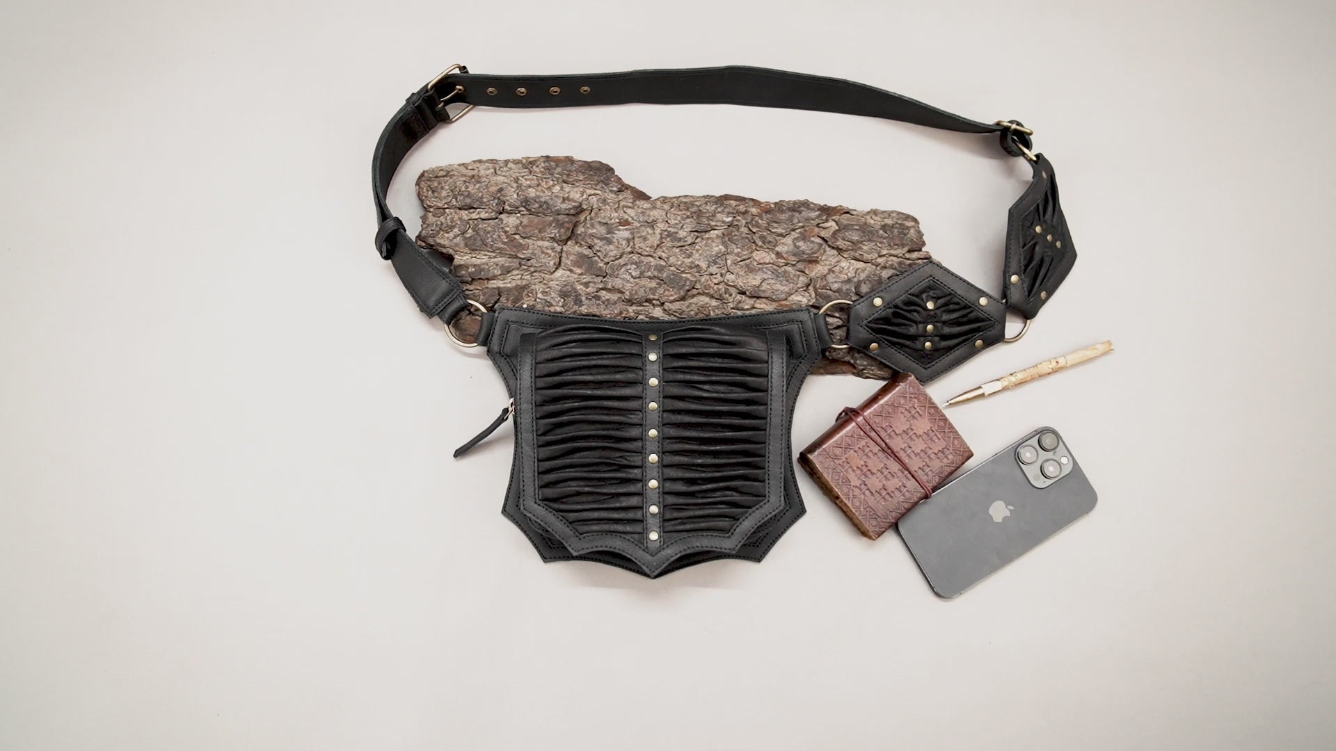 Leather waist belt featuring textured pleated leather design