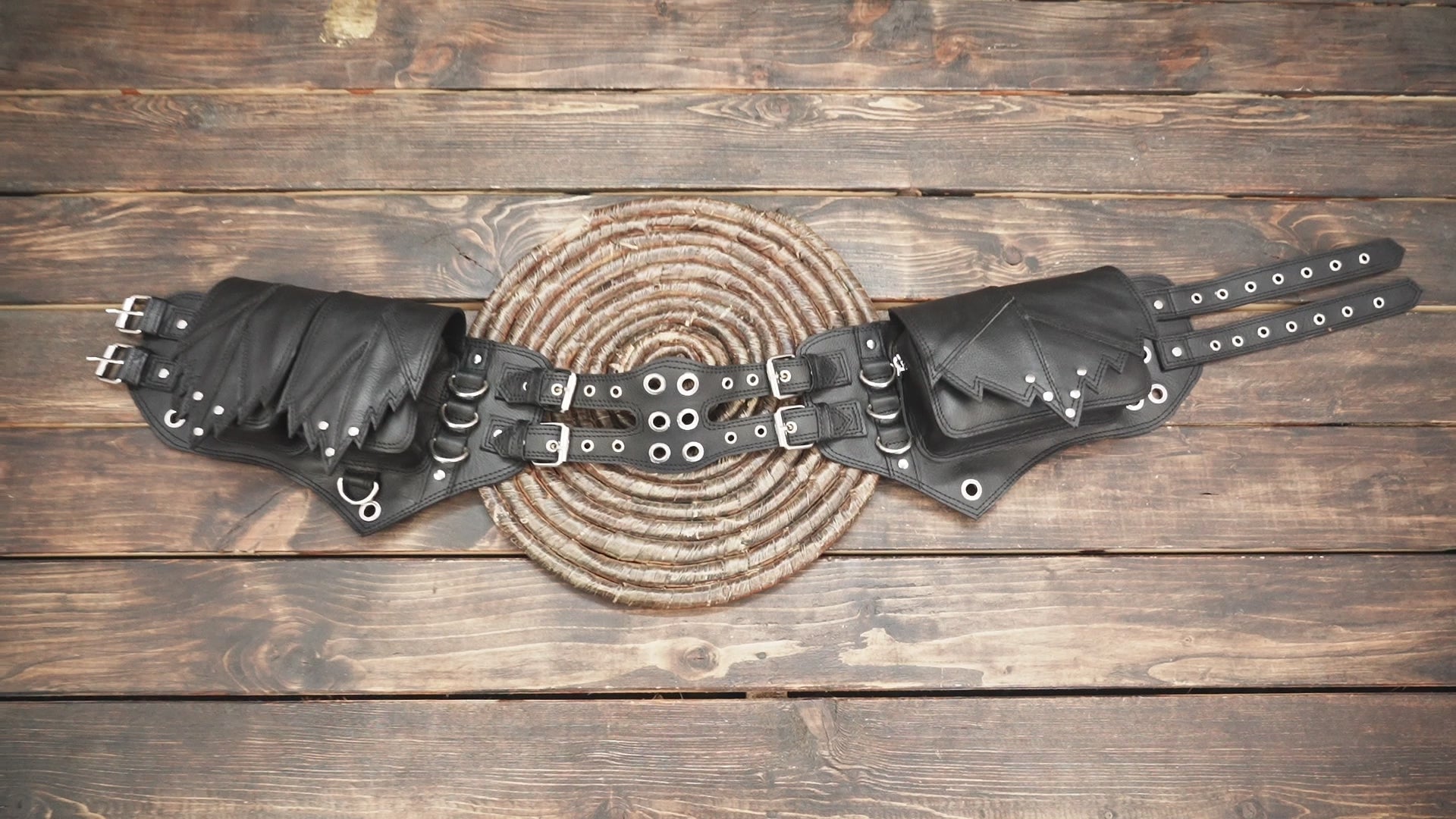 Handmade leather waist belt with adjustable buckle design